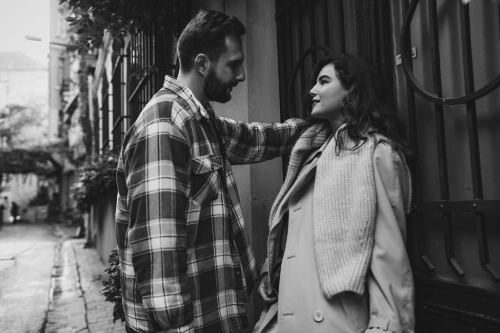 Couple partageant un moment