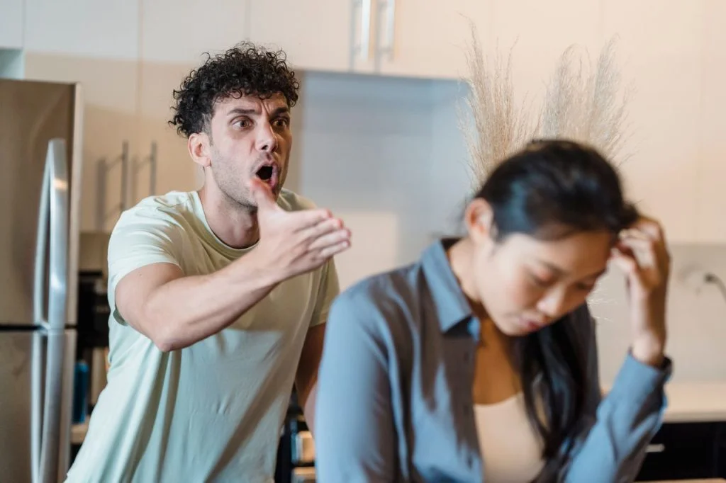situations où les hommes se moquent des femmes