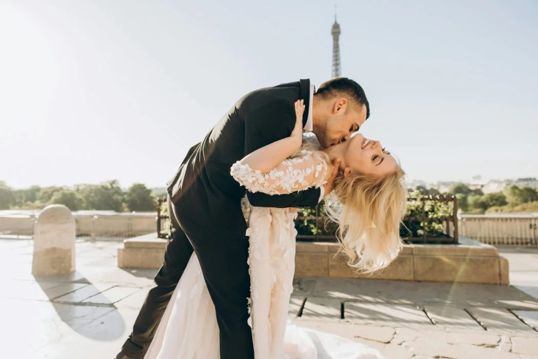 un couple marié heureux